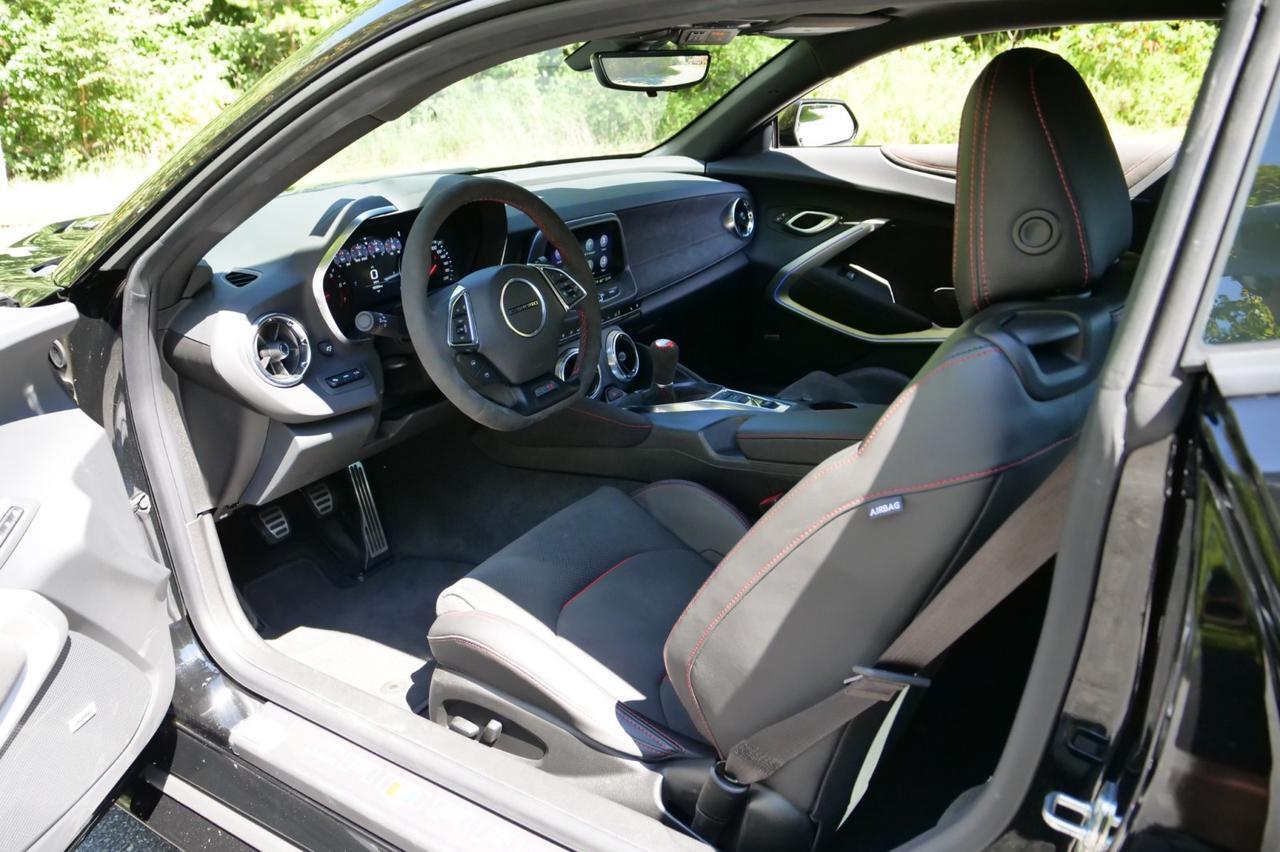 2023 Chevrolet Camaro ZL1 / Manual / Supercharged V8 / Cooled Seats! Lincolnton NC
