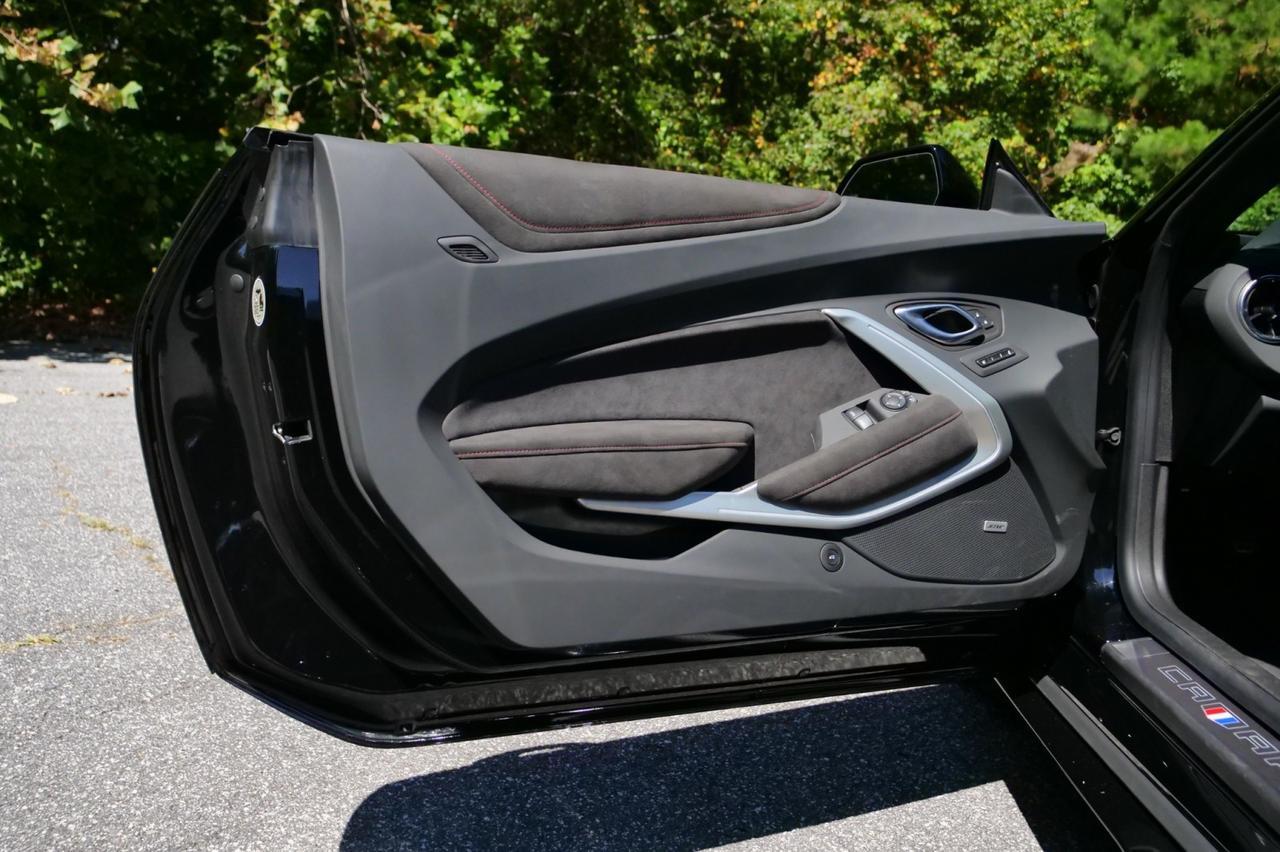 2023 Chevrolet Camaro ZL1 / Manual / Supercharged V8 / Cooled Seats! Lincolnton NC
