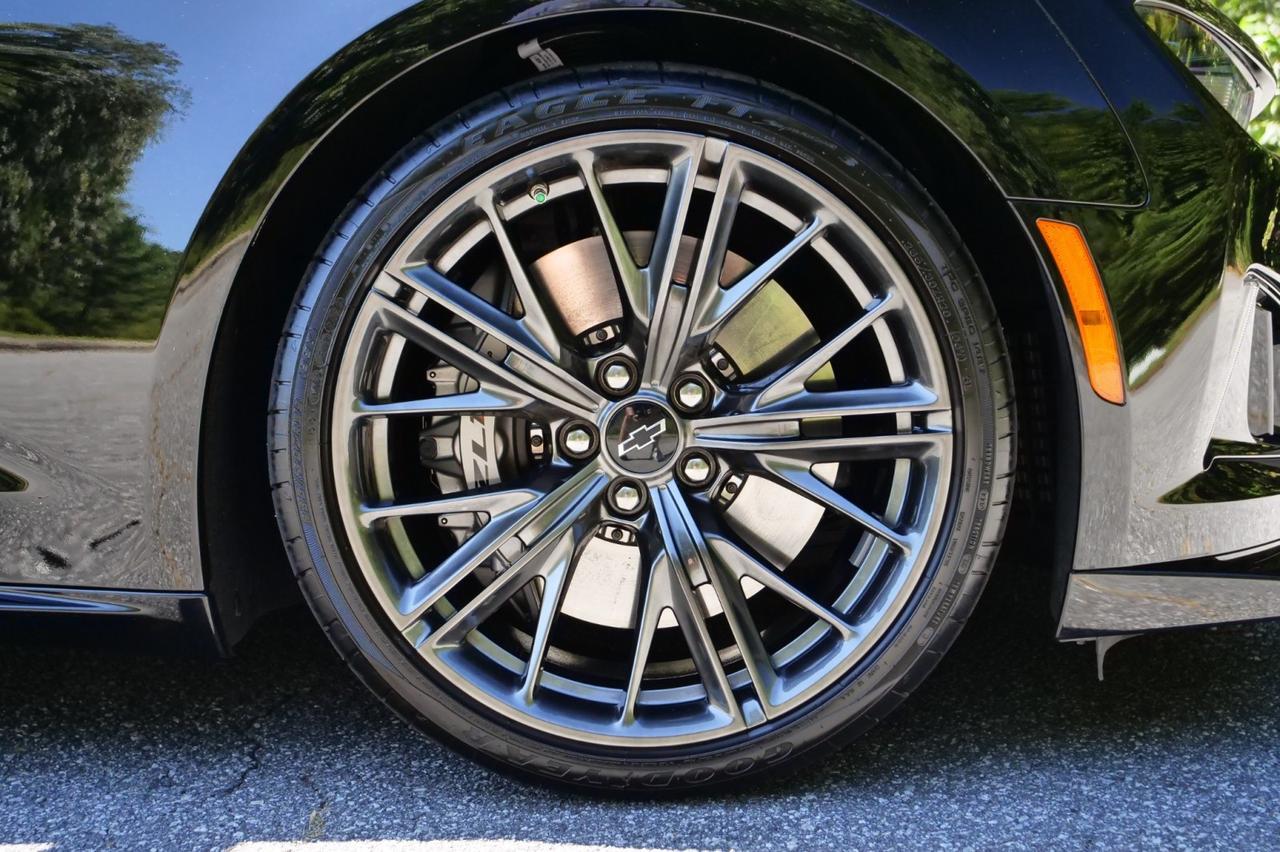 2023 Chevrolet Camaro ZL1 / Manual / Supercharged V8 / Cooled Seats! Lincolnton NC