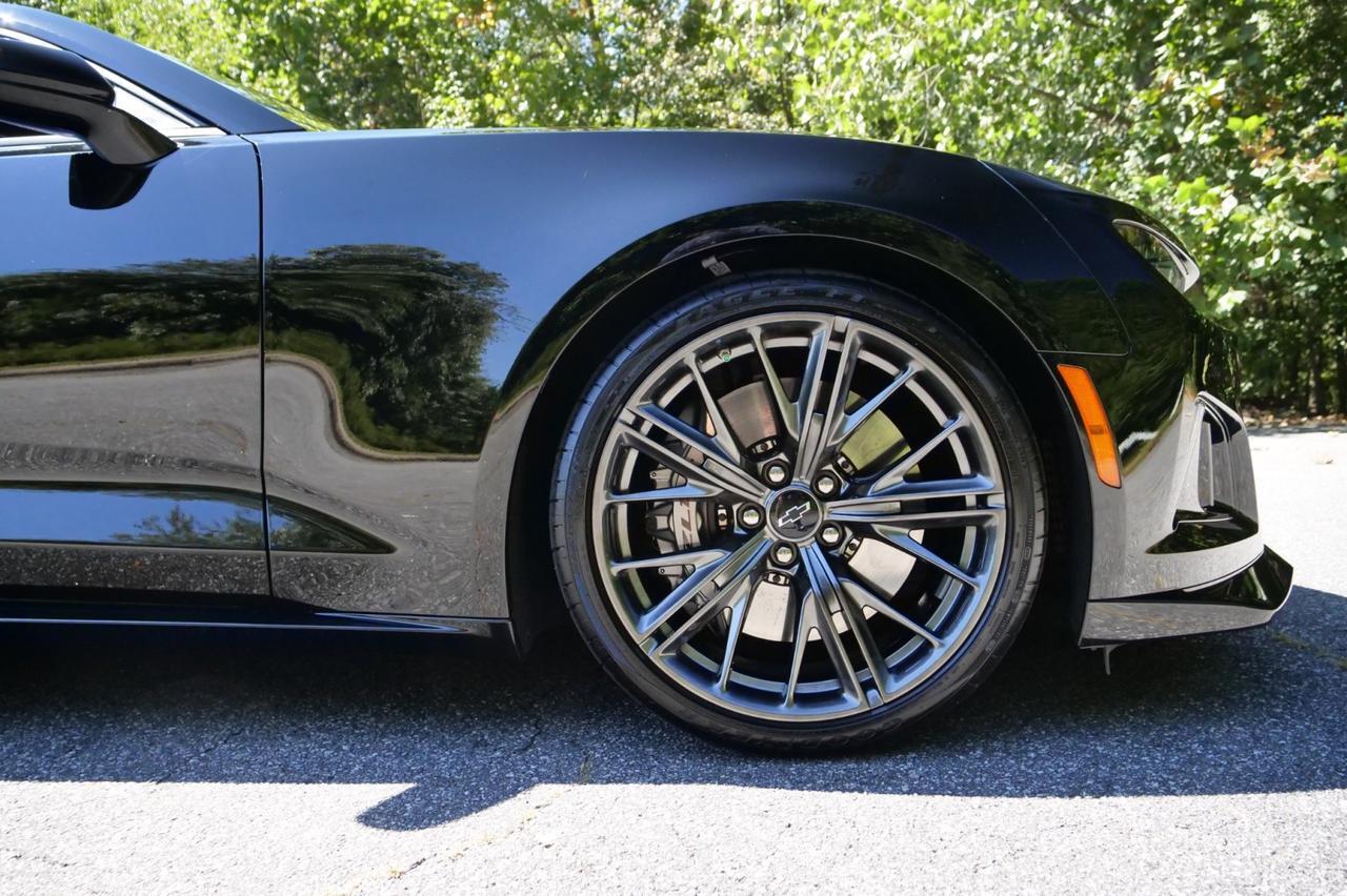 2023 Chevrolet Camaro ZL1 / Manual / Supercharged V8 / Cooled Seats! Lincolnton NC