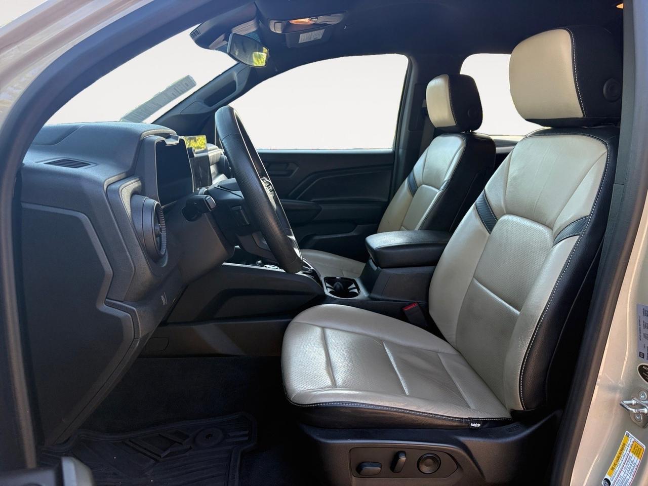 2023 Chevrolet Colorado 4WD Trail Boss, LANE KEEP ASSIST, FORWARD COLLISION ALERT, 360 BACKUP CAMERA, AUTO START/STOP, APPLE CARPLAY/ANDROID AUTO, EZ-LIFT TAILGATE, REAR CORNERSTEP, LOW MILES, ONLY 1 OWNER, ADVENTURE IN THIS COLORADO!