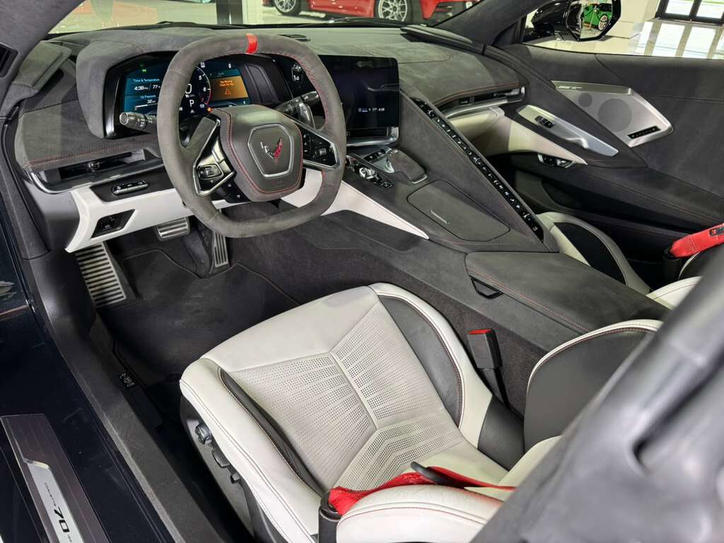 2023 Chevrolet Corvette 3LT 70th Anniversary, Carbon Flash paint, carbon GT2 seats, Bose Performance audio AND MUCH MORE!! Fort Lauderdale FL