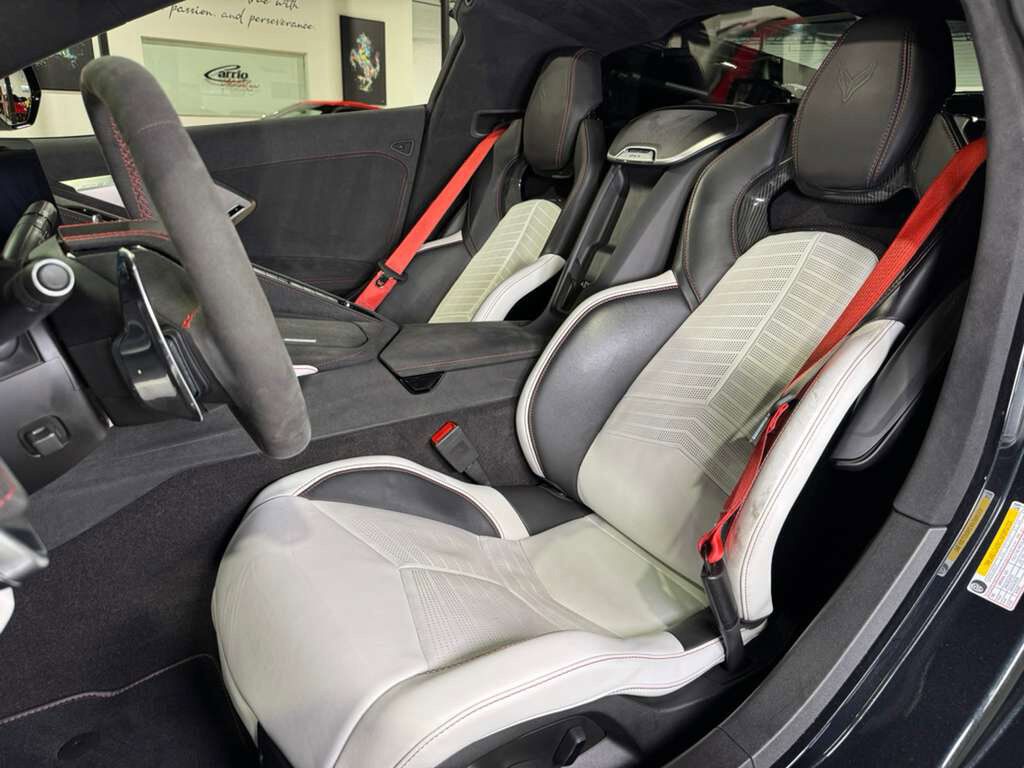 2023 Chevrolet Corvette 3LT 70th Anniversary, Carbon Flash paint, carbon GT2 seats, Bose Performance audio AND MUCH MORE!! Fort Lauderdale FL
