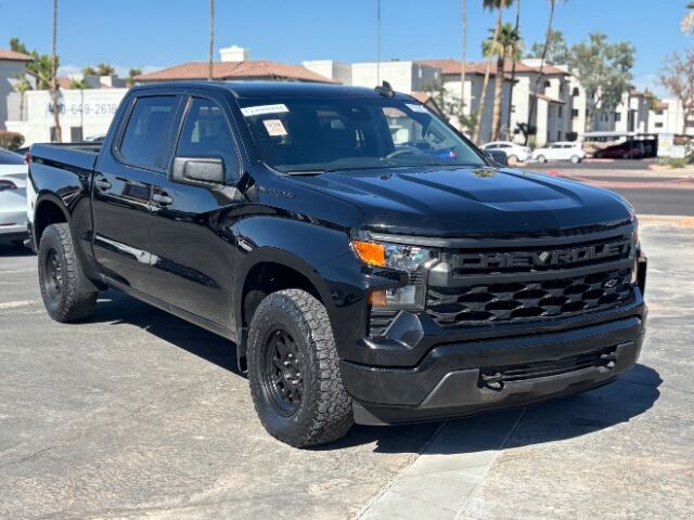 2023 Chevrolet Silverado 1500 4WD Crew Cab Short Bed Custom