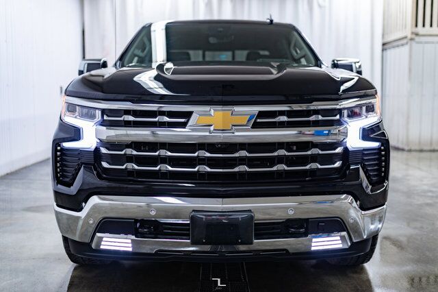 2023 Chevrolet Silverado 1500 4x4 Crew Cab LTZ Z71 Diesel Leather Nav BCam Red Deer AB