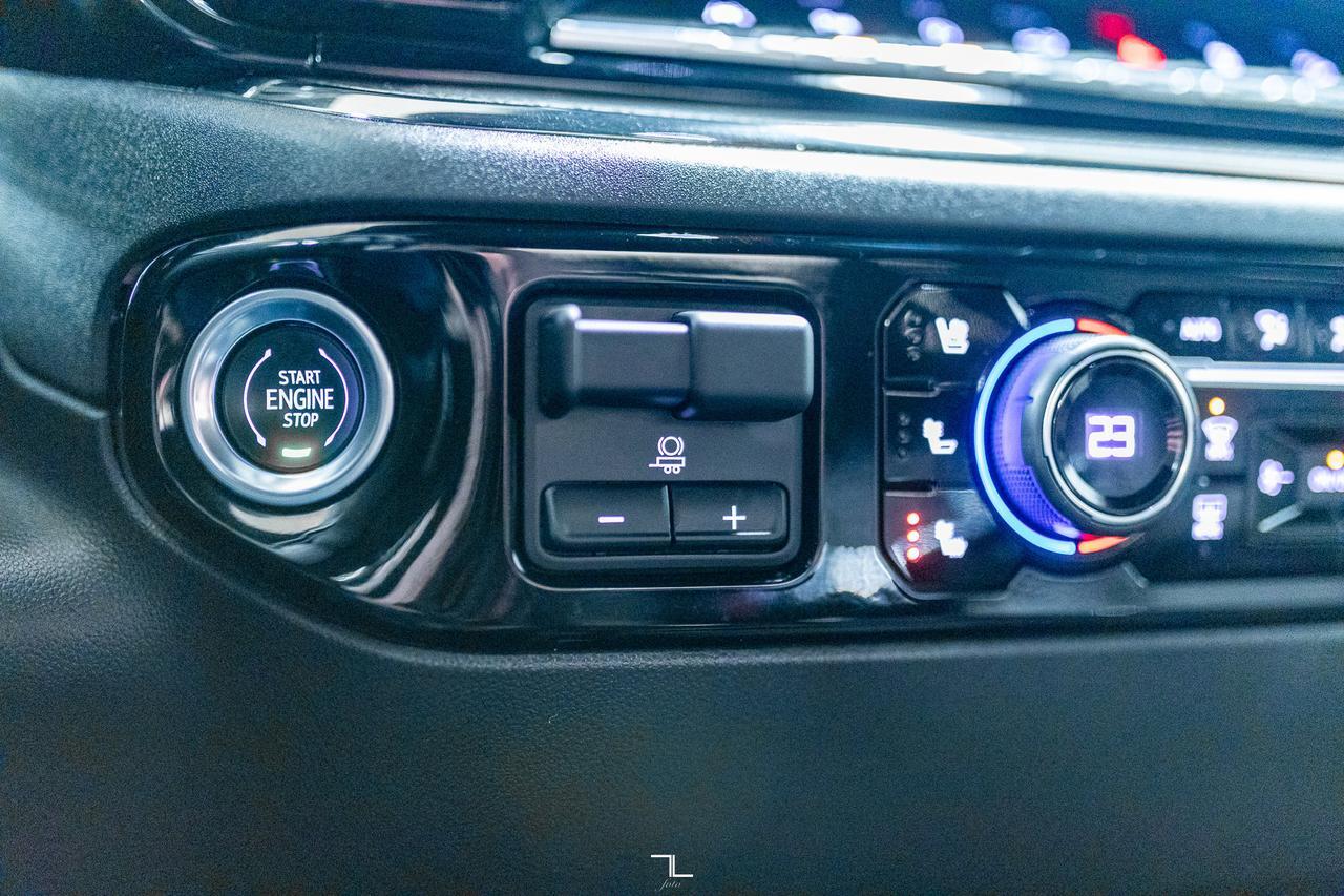 2023 Chevrolet Silverado 1500 4x4 Crew Cab ZR2 Leather Nav BCam Red Deer AB