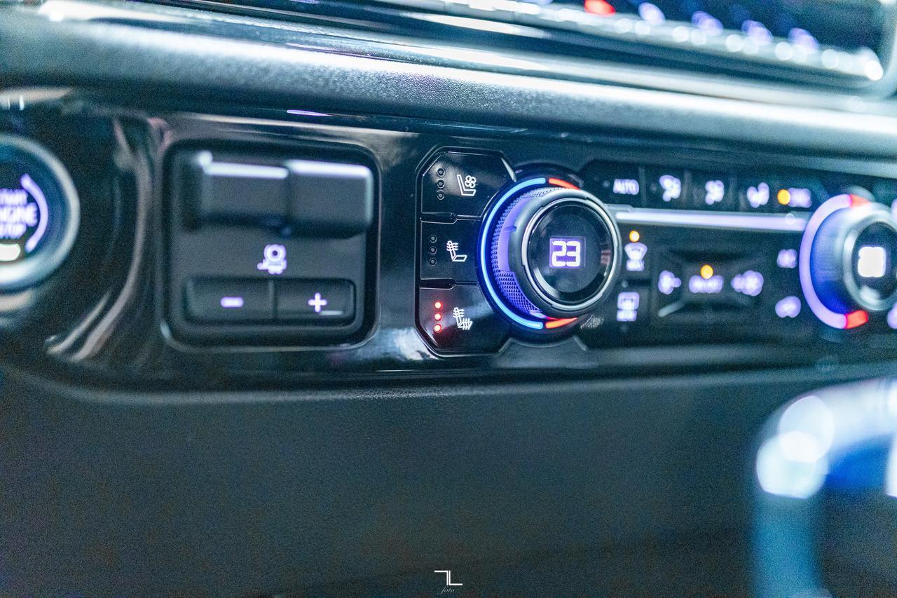 2023 Chevrolet Silverado 1500 4x4 Crew Cab ZR2 Leather Nav BCam Red Deer AB