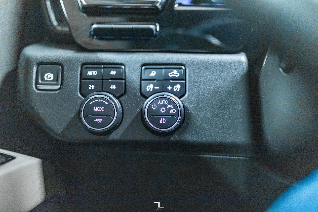 2023 Chevrolet Silverado 1500 4x4 Crew Cab ZR2 Leather Nav BCam Red Deer AB