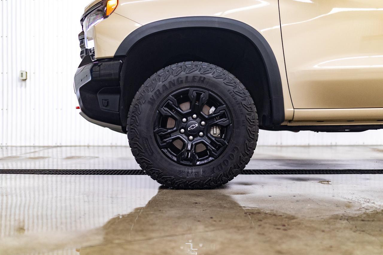 2023 Chevrolet Silverado 1500 4x4 Crew Cab ZR2 Leather Roof Nav BCam Red Deer AB