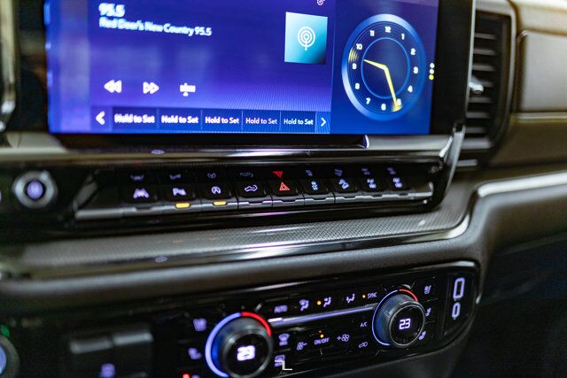 2023 Chevrolet Silverado 1500 4x4 Crew Cab ZR2 Leather Roof Nav BCam Red Deer AB