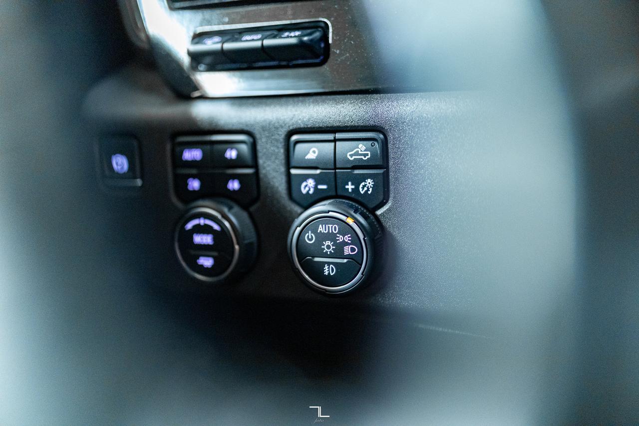 2023 Chevrolet Silverado 1500 4x4 Crew Cab ZR2 Leather Roof Nav BCam Red Deer AB