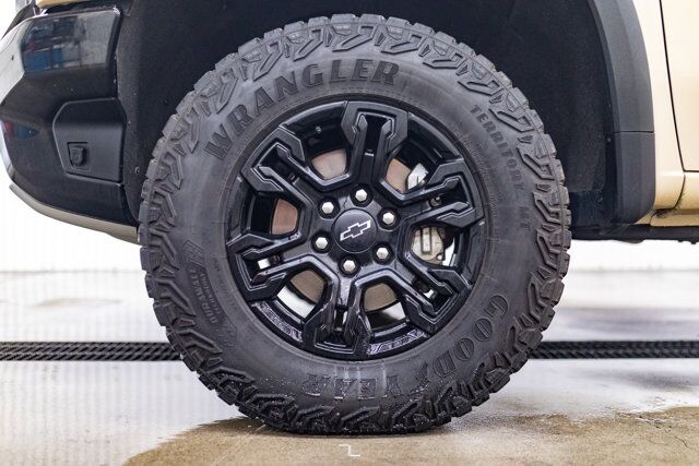 2023 Chevrolet Silverado 1500 4x4 Crew Cab ZR2 Leather Roof Nav BCam Red Deer AB