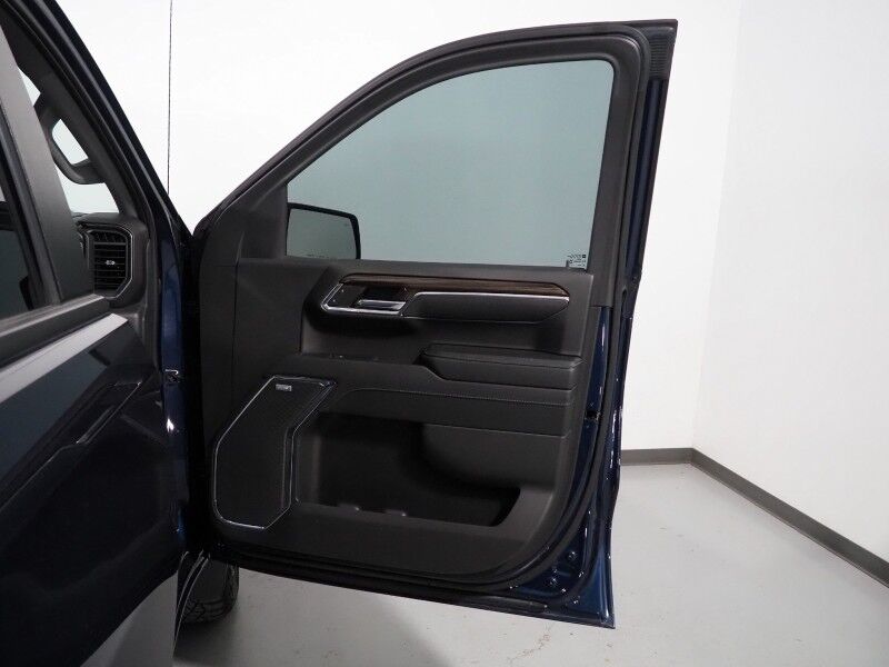 2023 Chevrolet Silverado 1500 Crew Cab LT Trail Boss 4WD *PREMIUM PKG, 5.3L V8, ADAPTIVE CRUISE, SAFETY ALERTS, 360 VIEW CAMERAS, LEATHER, HEATED SEATS/STEERING, REMOTE START, 20 INCH WHEELS, BOSE, WIRELESS CHARGING Round Rock TX