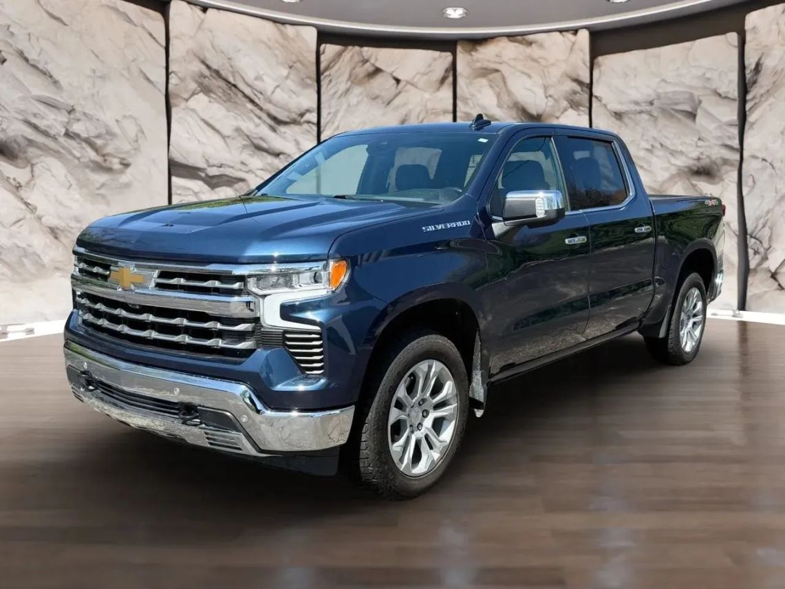 2023 Chevrolet Silverado 1500 Crew Cab LTZ Pickup 4D 5 3/4 ft Cincinnati OH