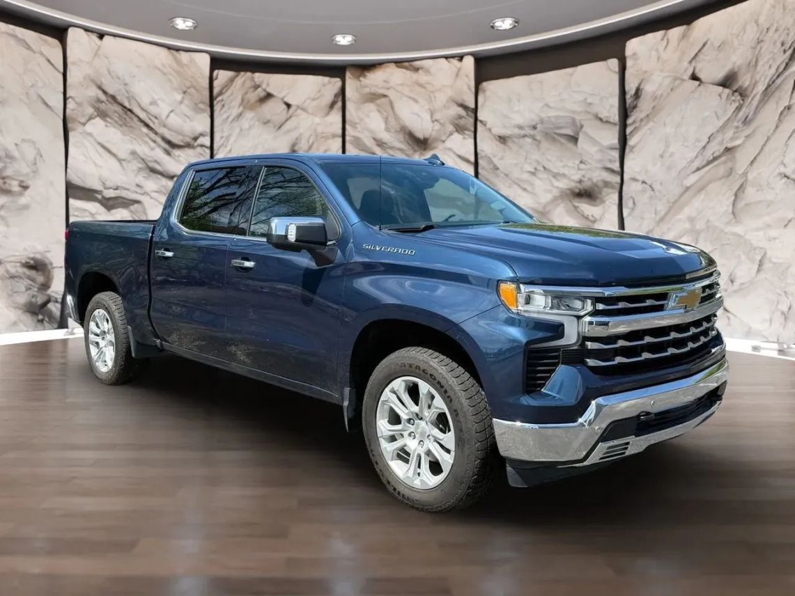 2023 Chevrolet Silverado 1500 Crew Cab LTZ Pickup 4D 5 3/4 ft