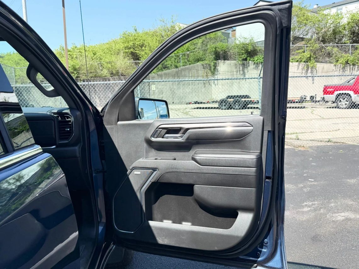 2023 Chevrolet Silverado 1500 Crew Cab LTZ Pickup 4D 5 3/4 ft Cincinnati OH