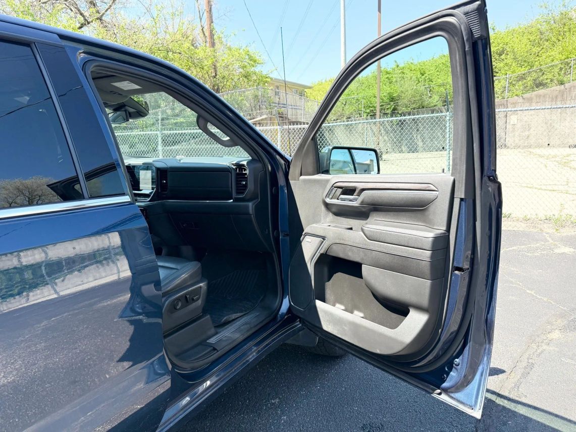 2023 Chevrolet Silverado 1500 Crew Cab LTZ Pickup 4D 5 3/4 ft Cincinnati OH