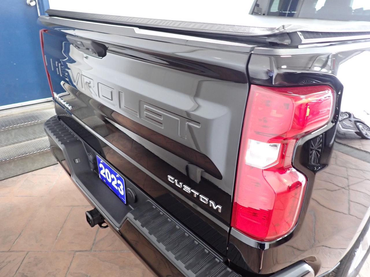 2023 Chevrolet Silverado 1500 Custom 4WD CREW CAB Listowel ON