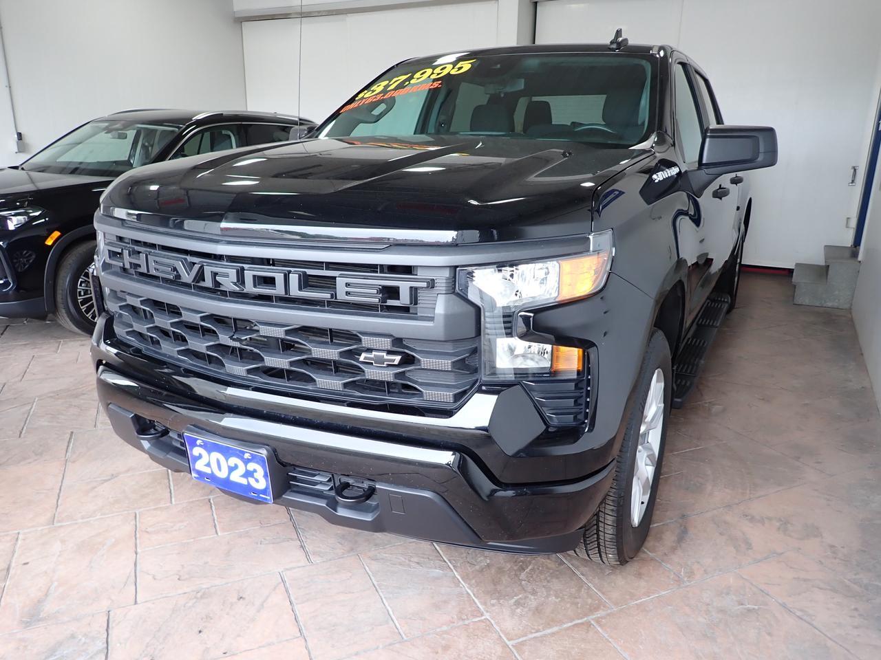 2023 Chevrolet Silverado 1500 Custom 4WD CREW CAB Listowel ON