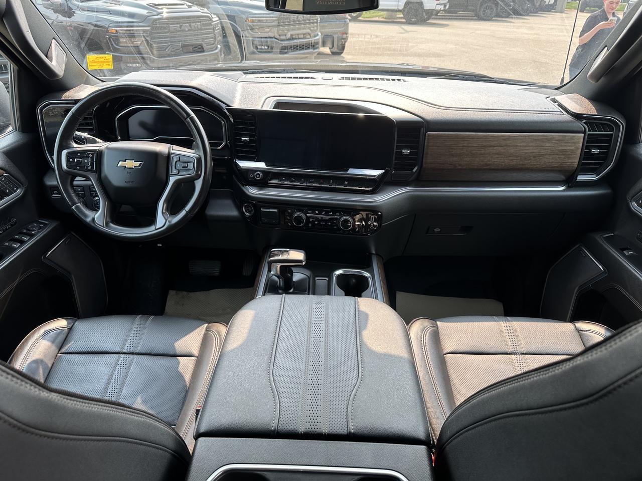 2023 Chevrolet Silverado 1500 High Country Crew Cab 4WD | V8 | Leather | 20IN Wheels | Remote Start | Towing | Backup Camera Redwater AB