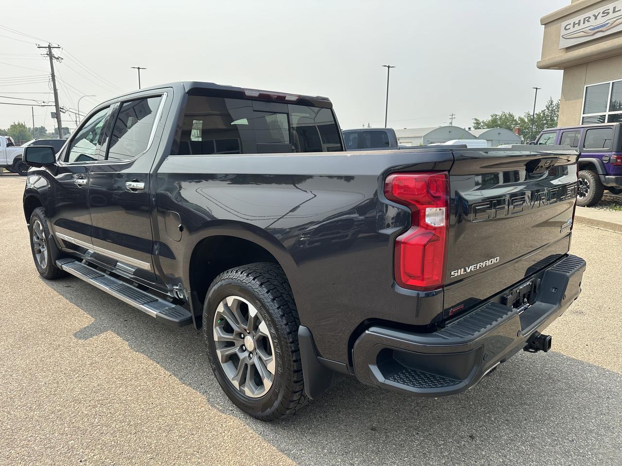 2023 Chevrolet Silverado 1500 High Country Crew Cab 4WD | V8 | Leather | 20IN Wheels | Remote Start | Towing | Backup Camera Redwater AB