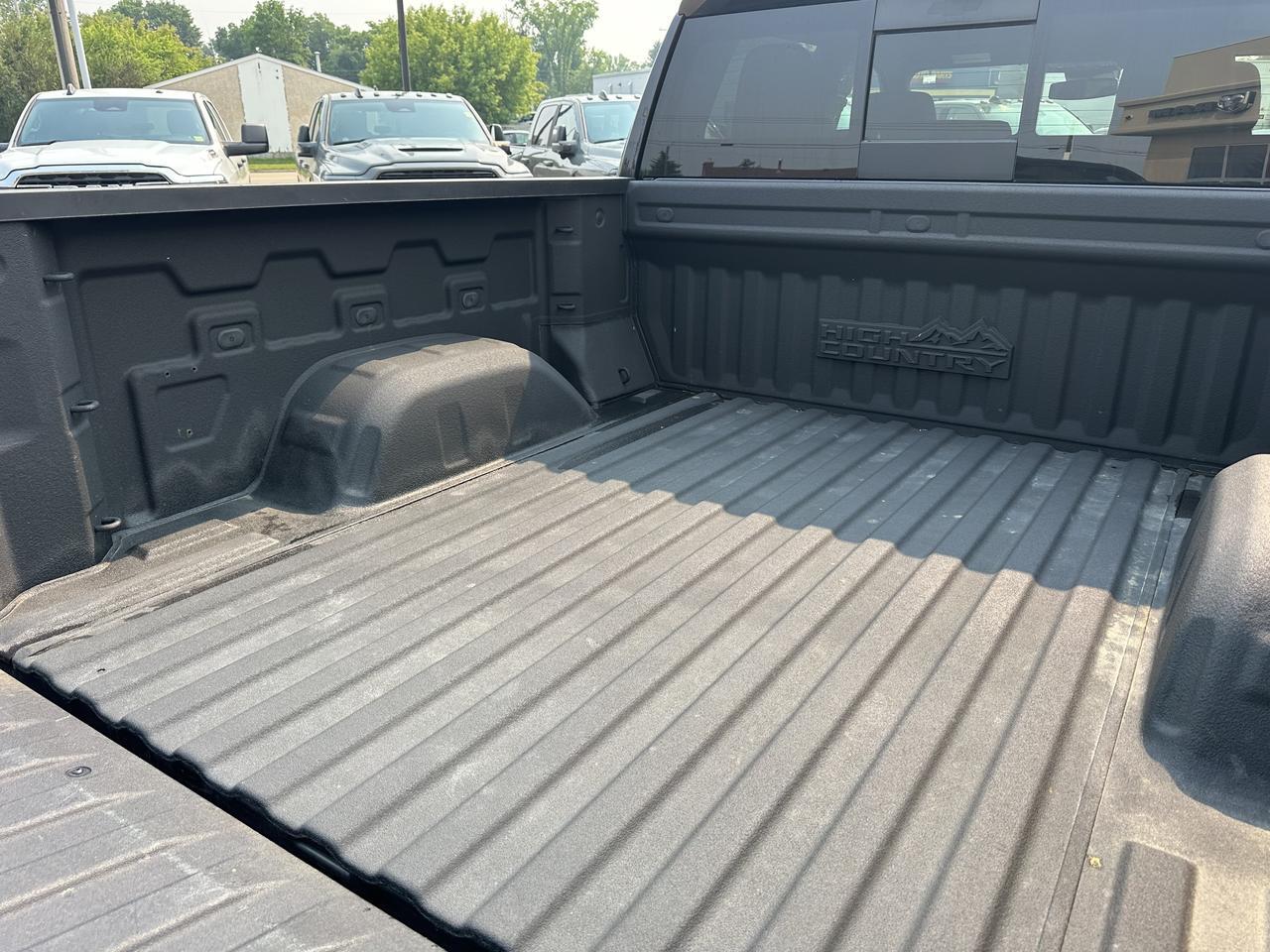 2023 Chevrolet Silverado 1500 High Country Crew Cab 4WD | V8 | Leather | 20IN Wheels | Remote Start | Towing | Backup Camera Redwater AB