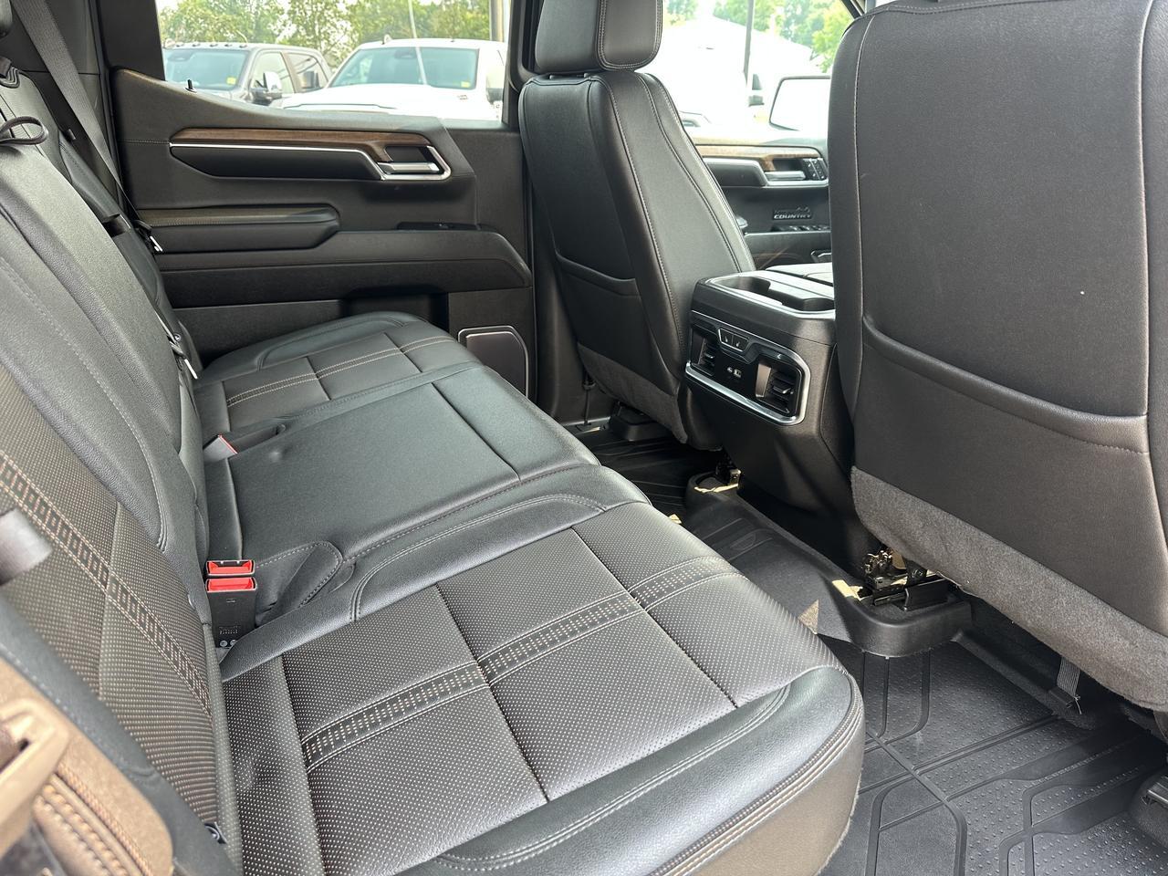 2023 Chevrolet Silverado 1500 High Country Crew Cab 4WD | V8 | Leather | 20IN Wheels | Remote Start | Towing | Backup Camera Redwater AB