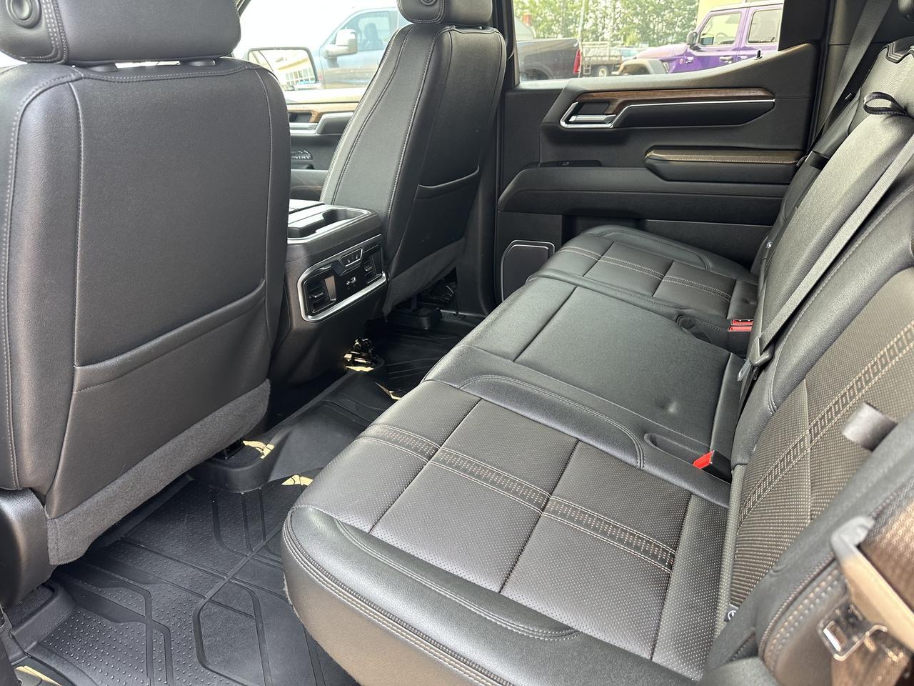 2023 Chevrolet Silverado 1500 High Country Crew Cab 4WD | V8 | Leather | 20IN Wheels | Remote Start | Towing | Backup Camera Redwater AB