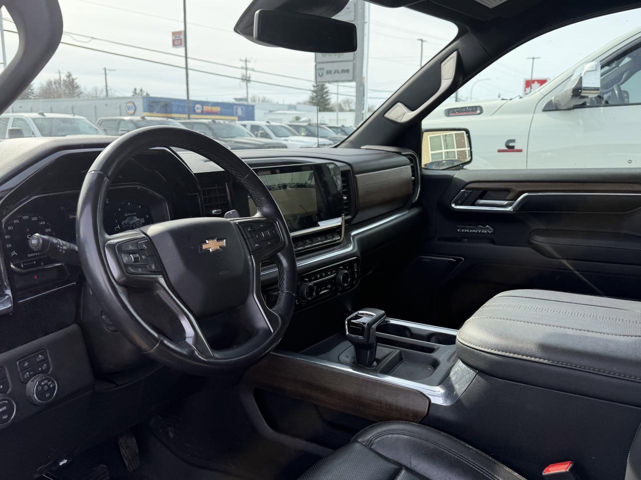 2023 Chevrolet Silverado 1500 High Country Crew Cab 4WD | V8 | Leather | 20IN Wheels | Remote Start | Towing | Backup Camera Redwater AB