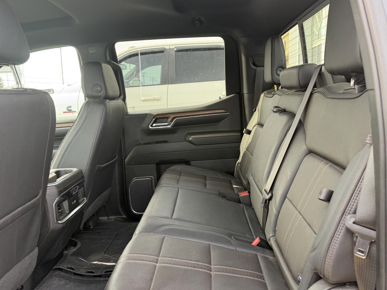 2023 Chevrolet Silverado 1500 High Country Crew Cab 4WD | V8 | Leather | 20IN Wheels | Remote Start | Towing | Backup Camera Redwater AB