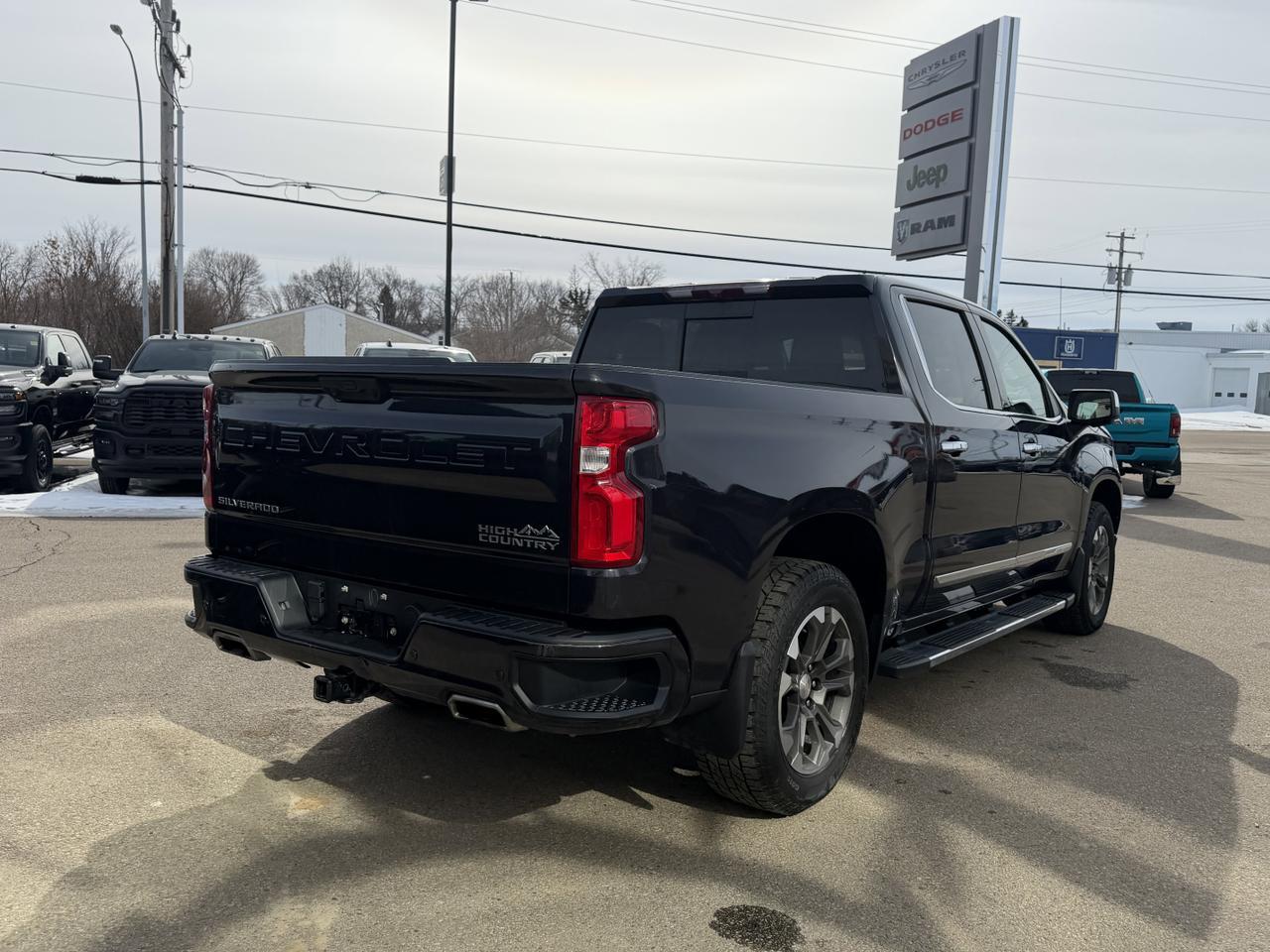 2023 Chevrolet Silverado 1500 High Country Crew Cab 4WD | V8 | Leather | 20IN Wheels | Remote Start | Towing | Backup Camera Redwater AB