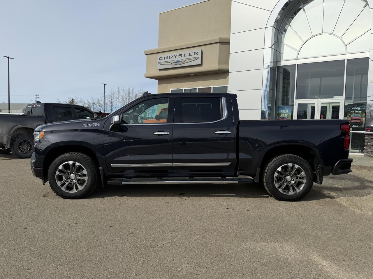 2023 Chevrolet Silverado 1500 High Country Crew Cab 4WD | V8 | Leather | 20IN Wheels | Remote Start | Towing | Backup Camera Redwater AB