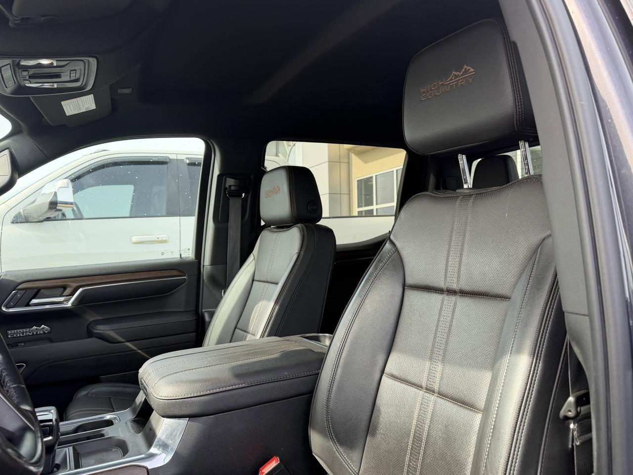 2023 Chevrolet Silverado 1500 High Country Crew Cab 4WD | V8 | Leather | 20IN Wheels | Remote Start | Towing | Backup Camera Redwater AB