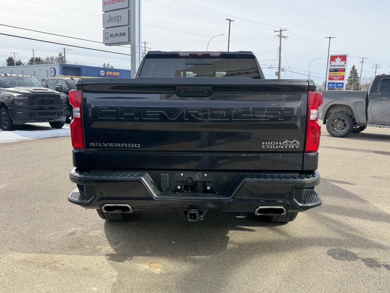 2023 Chevrolet Silverado 1500 High Country Crew Cab 4WD | V8 | Leather | 20IN Wheels | Remote Start | Towing | Backup Camera Redwater AB