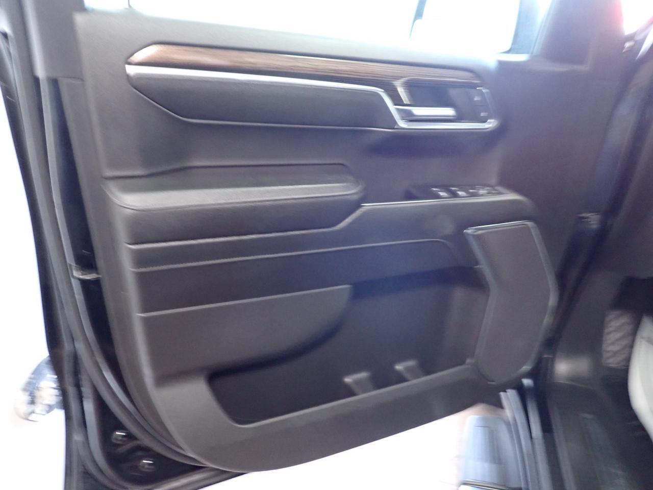 2023 Chevrolet Silverado 1500 LT 4WD CREW CAB Listowel ON
