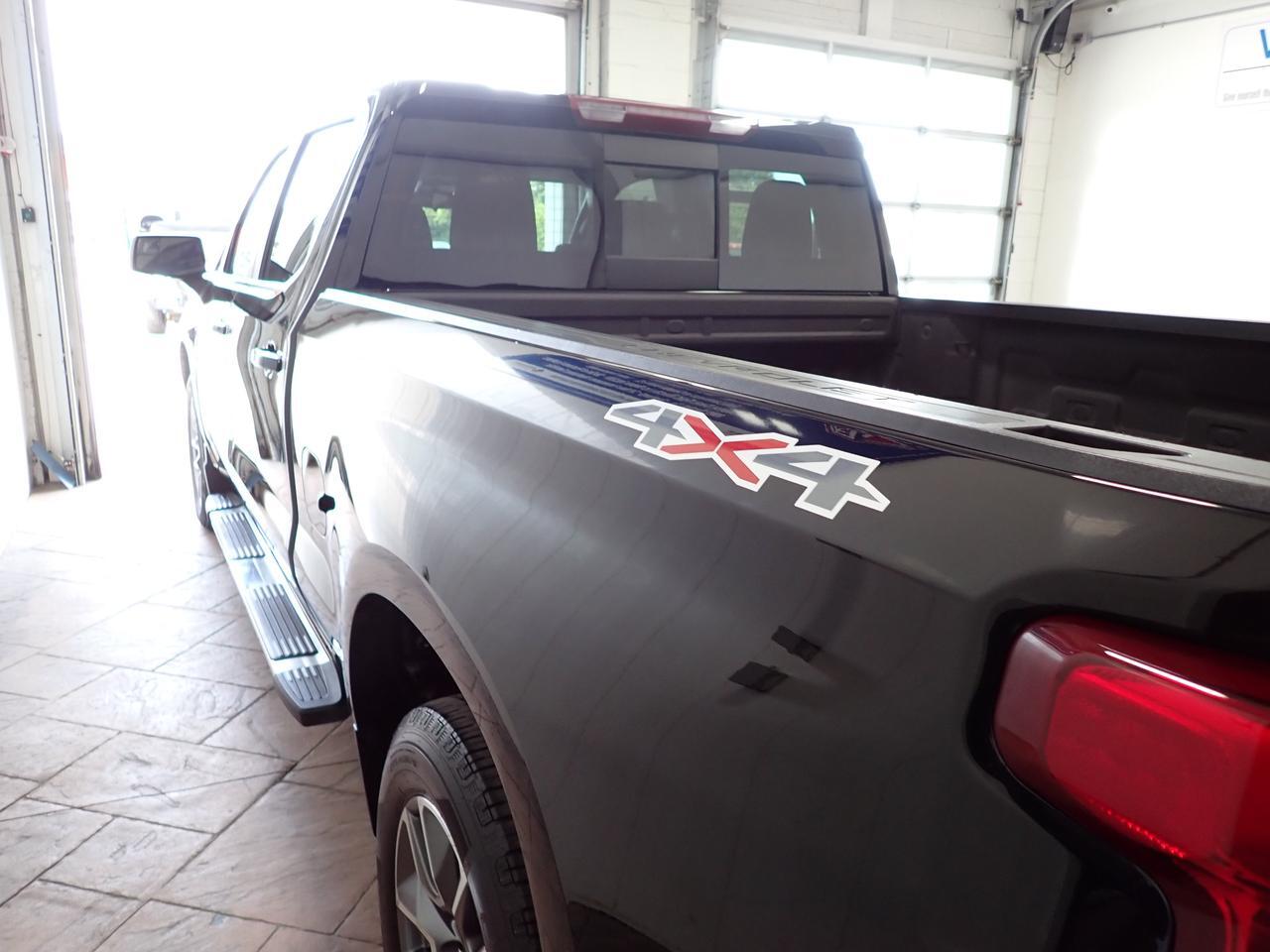 2023 Chevrolet Silverado 1500 LT CREW CAB Listowel ON