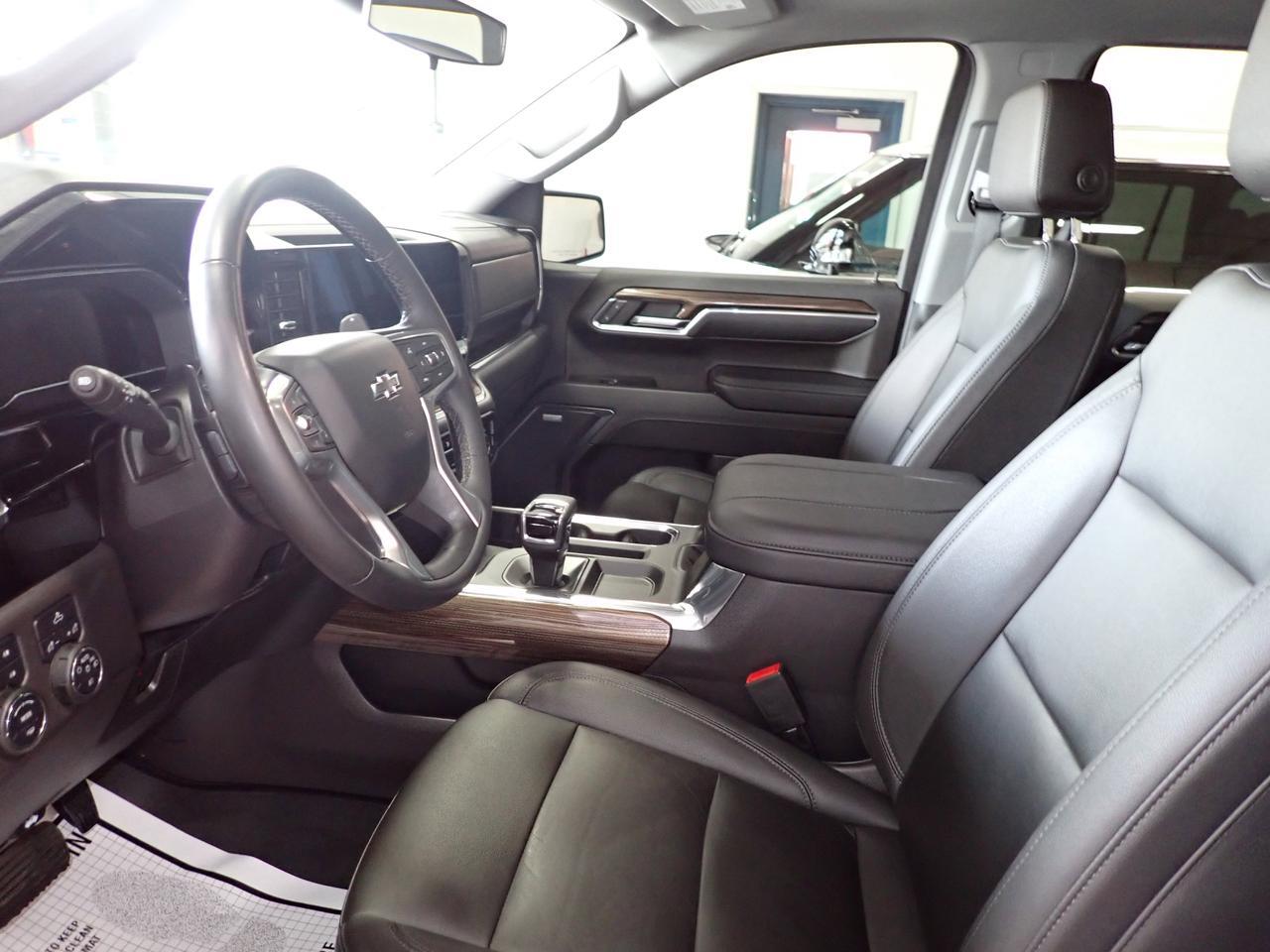 2023 Chevrolet Silverado 1500 LT Trail Boss 4WD LEATHER SUNROOF CREW CAB *DIESEL* Listowel ON