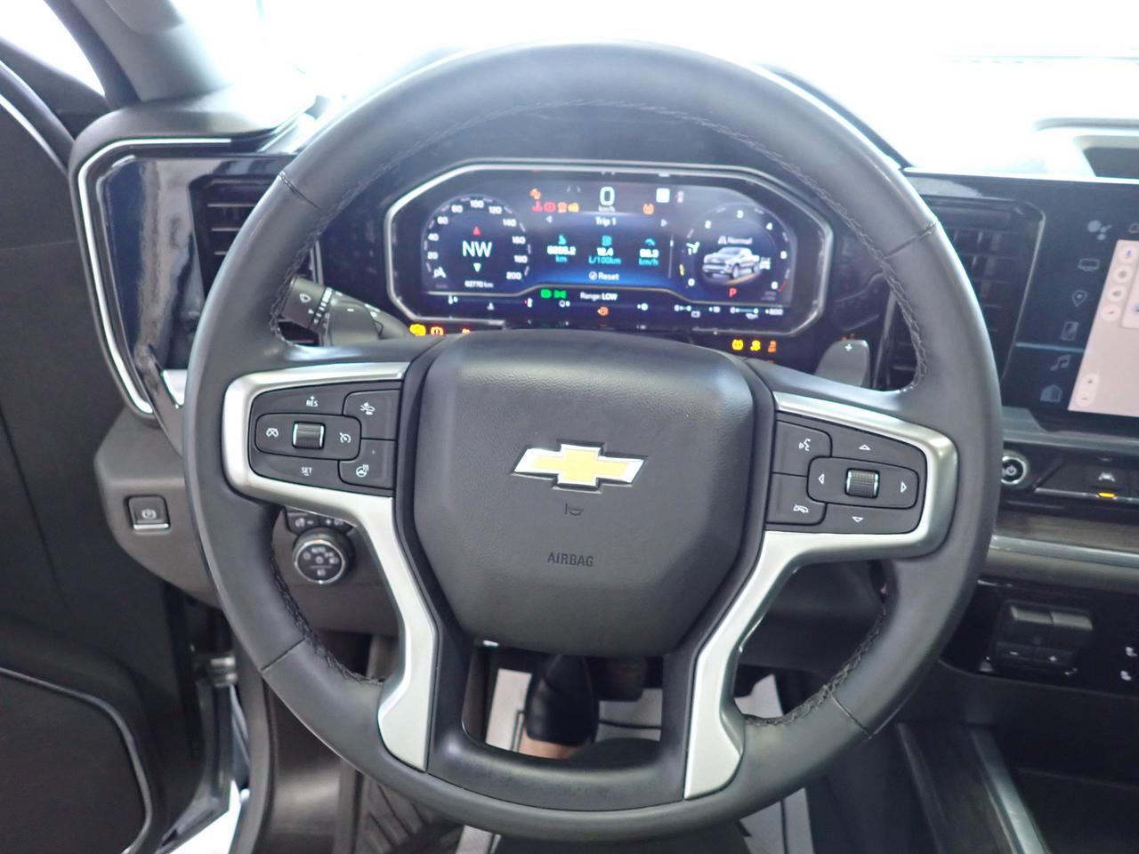 2023 Chevrolet Silverado 1500 LTZ 4WD CREW CAB Z71 LEATHER SUNROOF 5.8 BOX Listowel ON