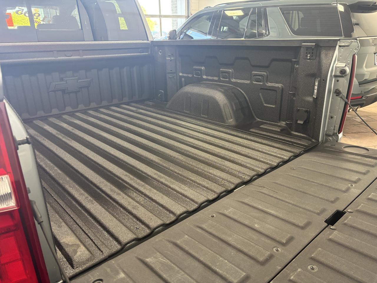 2023 Chevrolet Silverado 1500 LTZ 4WD CREW CAB Z71 SUNROOF 5.8 BOX Listowel ON