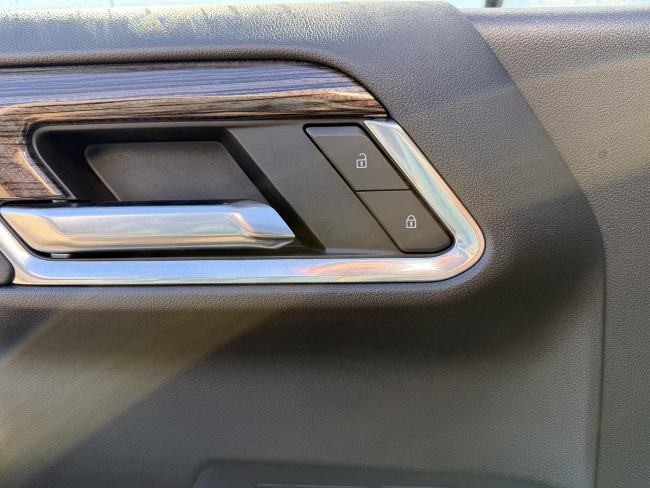 2023 Chevrolet Silverado 1500 RST Crew Cab 4WD | Low KMs | V8 | Heated Seats | Remote Start | Backup Camera Redwater AB