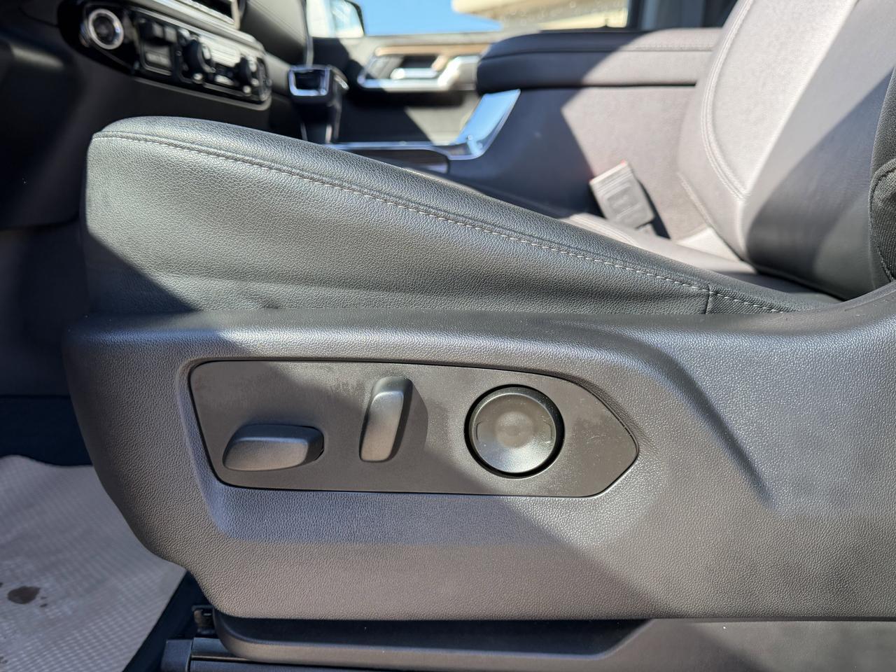 2023 Chevrolet Silverado 1500 RST Crew Cab 4WD | Low KMs | V8 | Heated Seats | Remote Start | Backup Camera Redwater AB