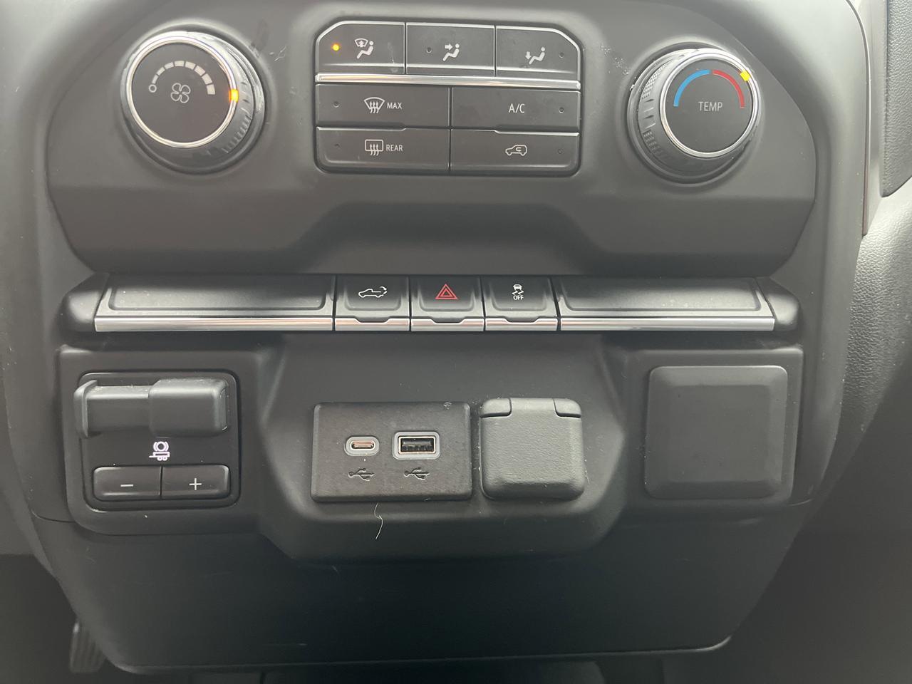 2023 Chevrolet Silverado 2500HD 2500HD Custom Double Cab 4WD Conv SafetyConf SnowPlowPrepPkgs w/LED-MarkerLamps RemoteStart Saukville WI