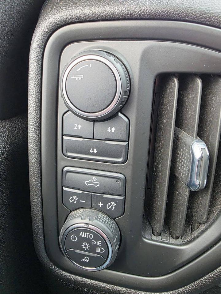 2023 Chevrolet Silverado 2500HD Custom 4x4 4dr Crew Cab SB Eldridge IA