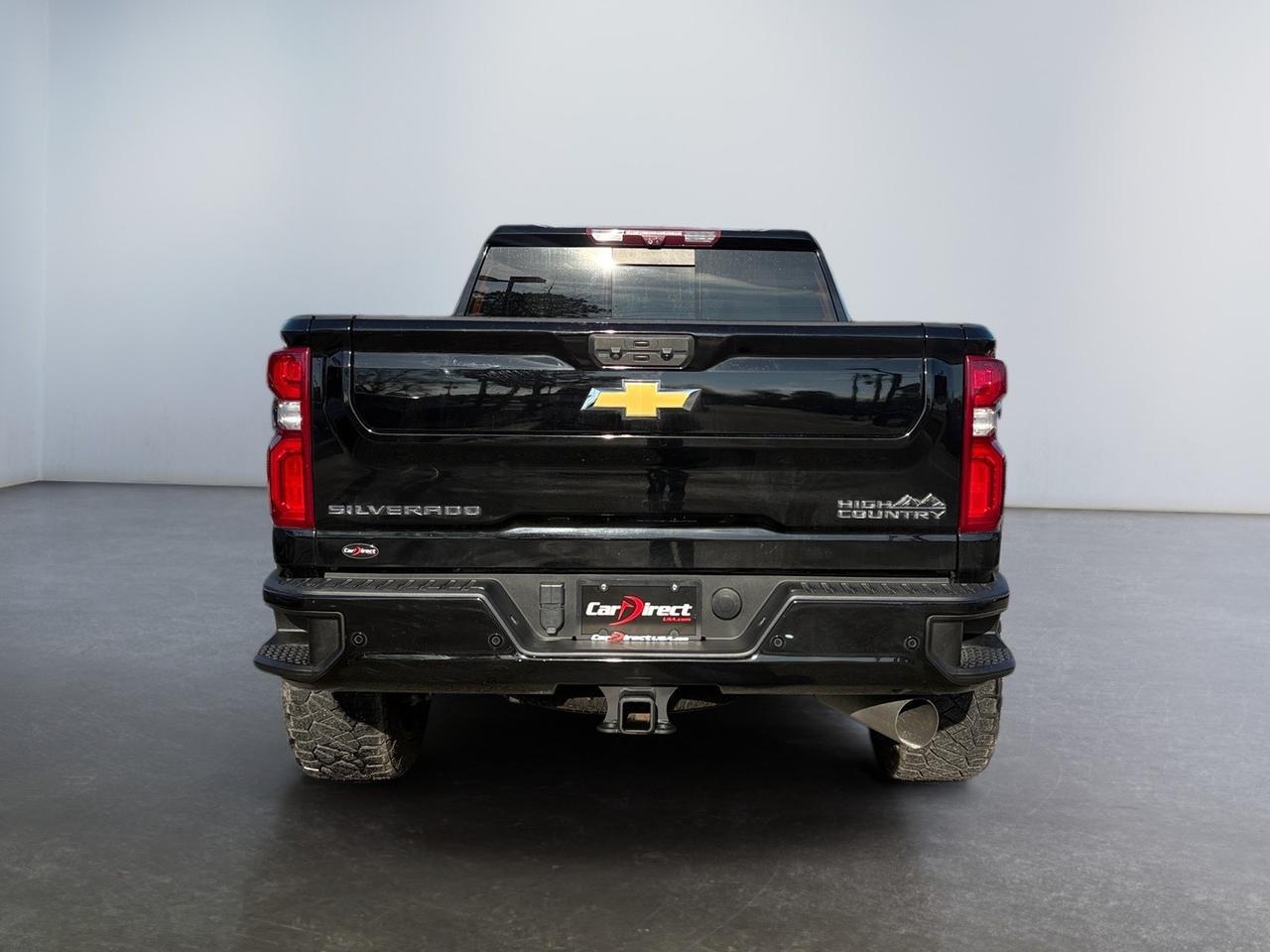 2023 Chevrolet Silverado 2500HD High Country DURAMAX DIESEL, CUSTOM FUEL WHEELS, POWER RUNNING BOARDS, FENDER FLARES, 5TH WHEEL TOW PACKAGE, LANE CHANGE ALERT, HEADS-UP DISPLAY, SUNROOF, HEATED & COOLING SEATS, APPLE CARPLAY/ANDROID AUTO, POWER TAILGATE, ONLY 1 OWNER!! Virginia Beach VA