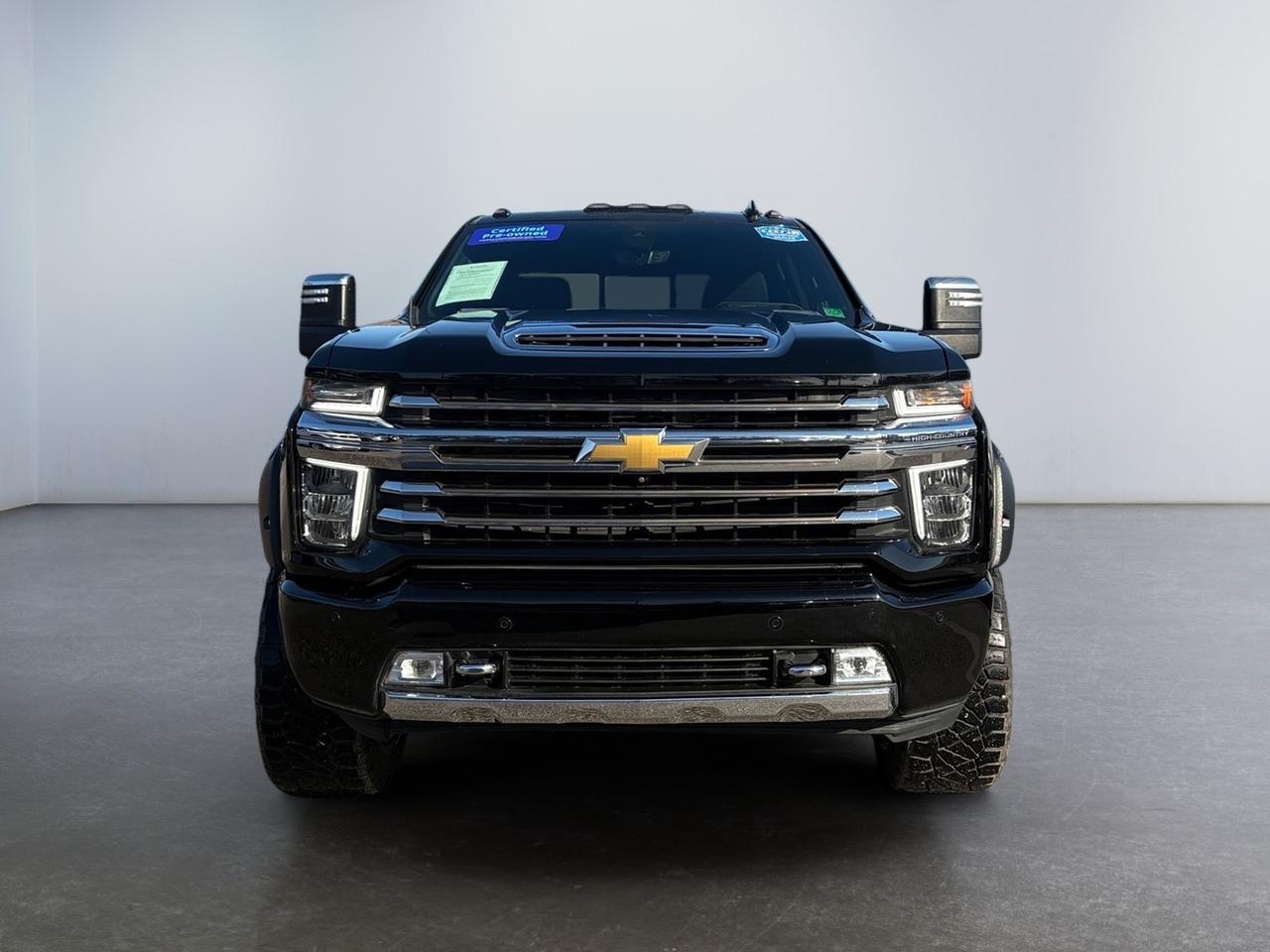 2023 Chevrolet Silverado 2500HD High Country DURAMAX DIESEL, CUSTOM FUEL WHEELS, POWER RUNNING BOARDS, FENDER FLARES, 5TH WHEEL TOW PACKAGE, LANE CHANGE ALERT, HEADS-UP DISPLAY, SUNROOF, HEATED & COOLING SEATS, APPLE CARPLAY/ANDROID AUTO, POWER TAILGATE, ONLY 1 OWNER!!