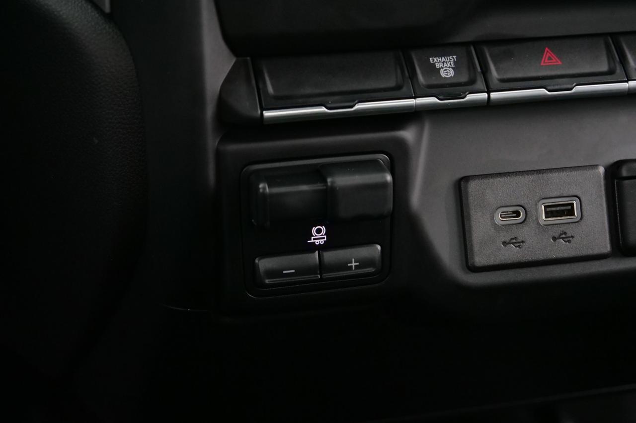 2023 Chevrolet Silverado 3500HD 4X4 / DRW / Hillsboro Hybrid Flat Bed / 9FT! Lincolnton NC