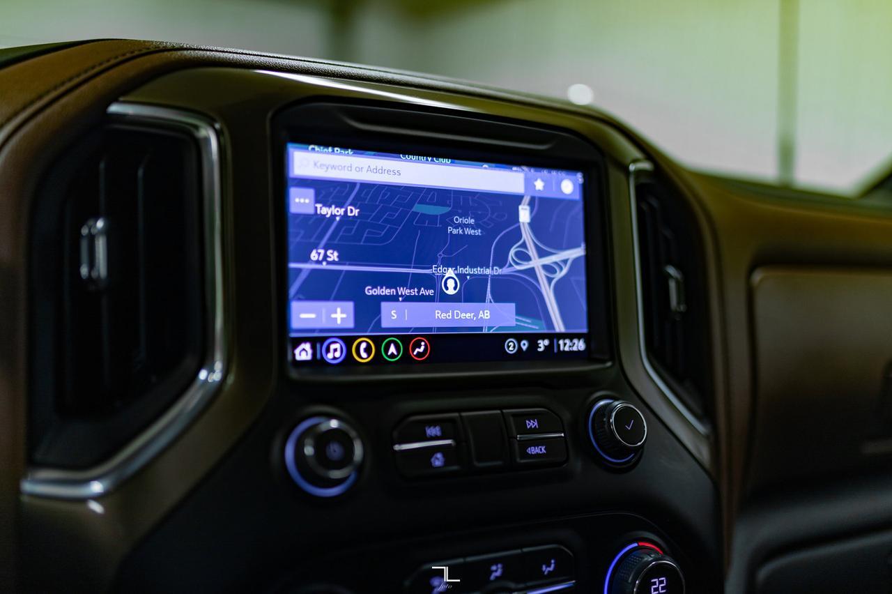 2023 Chevrolet Silverado 3500HD 4x4 Crew Cab High Country Diesel Leather Roof Nav Red Deer AB