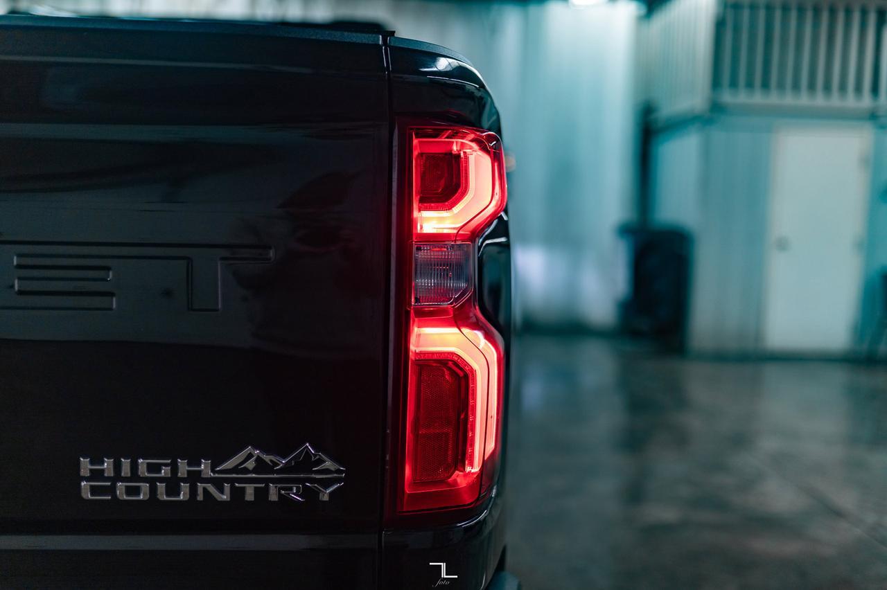 2023 Chevrolet Silverado 3500HD 4x4 Crew Cab High Country Diesel Leather Roof Nav Red Deer AB