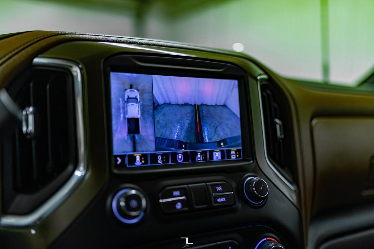 2023 Chevrolet Silverado 3500HD 4x4 Crew Cab High Country Diesel Leather Roof Nav Red Deer AB