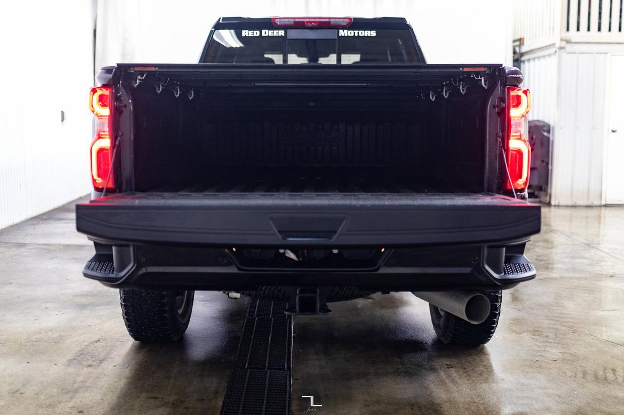 2023 Chevrolet Silverado 3500HD 4x4 Crew Cab High Country Diesel Leather Roof Nav Red Deer AB